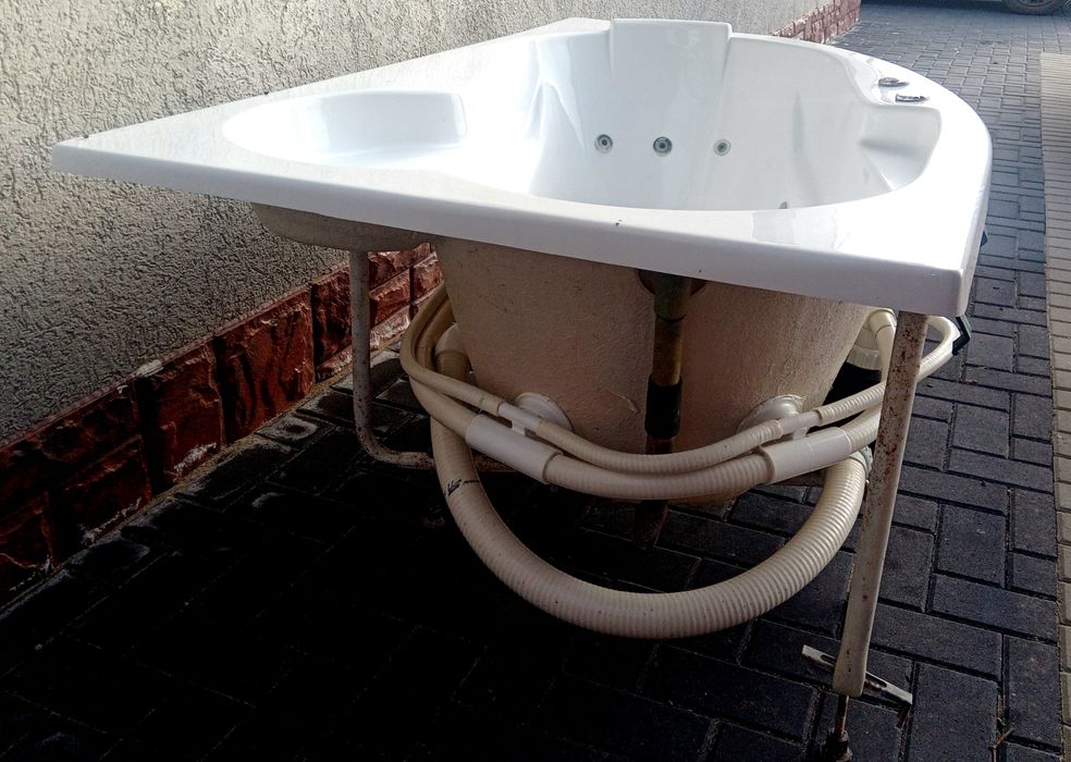 Vând cada cu hidromasaj și jacuzzi