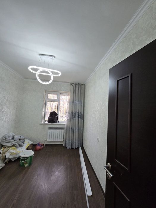 Sergeli Yangi Xayot 3a da 3 xonali uy sotiladi.