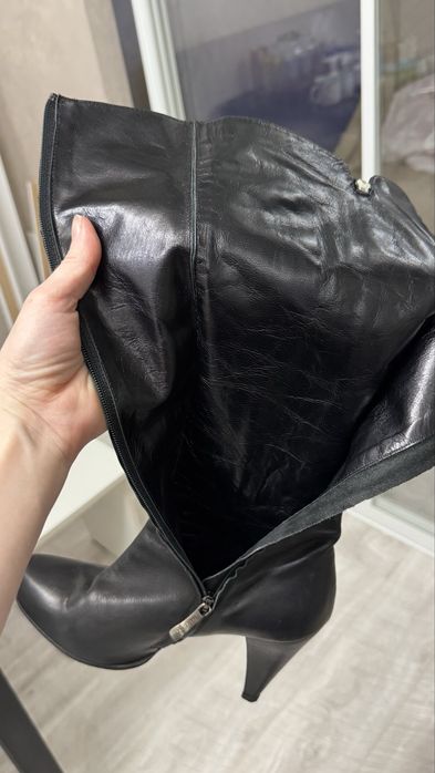 Продам кожанные сапоги на 37 размер Ииалия