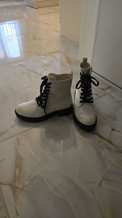 Нови зимни бежови боти