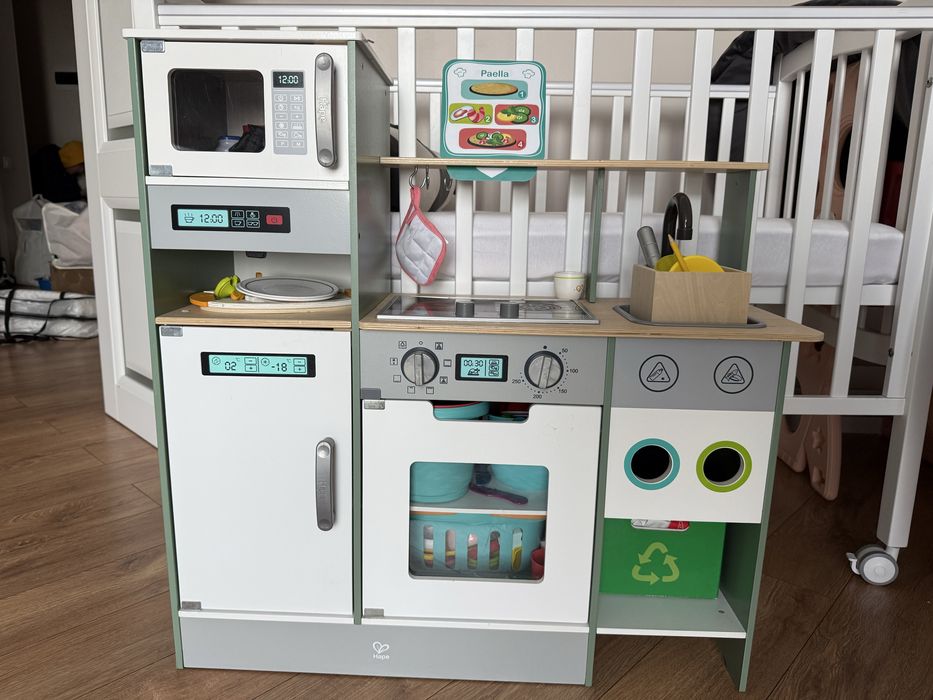 горка игровая, манежка, стол и стул детские, кухня игровая