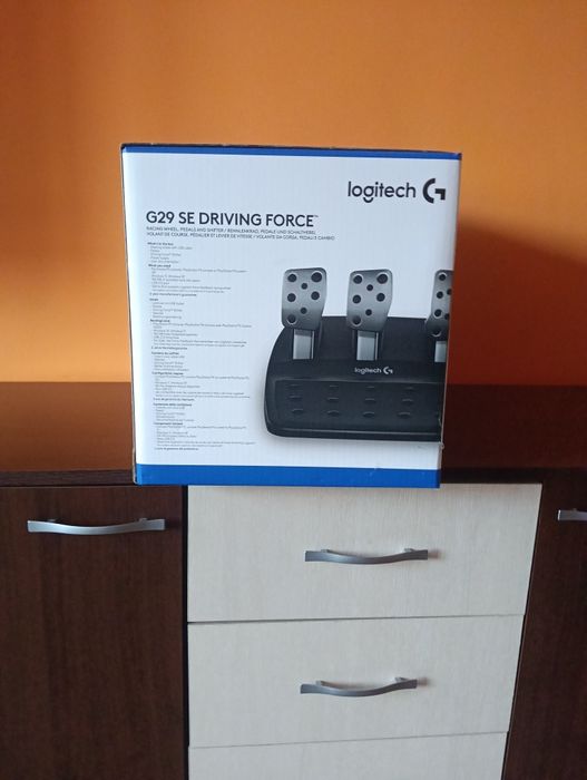 Logitech g29 със скоростен лост