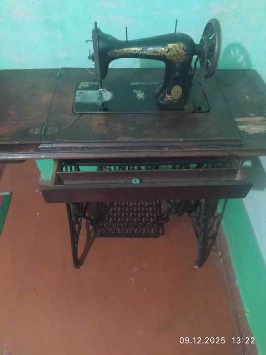 Продам машинку Зингер. Состояние рабочее.