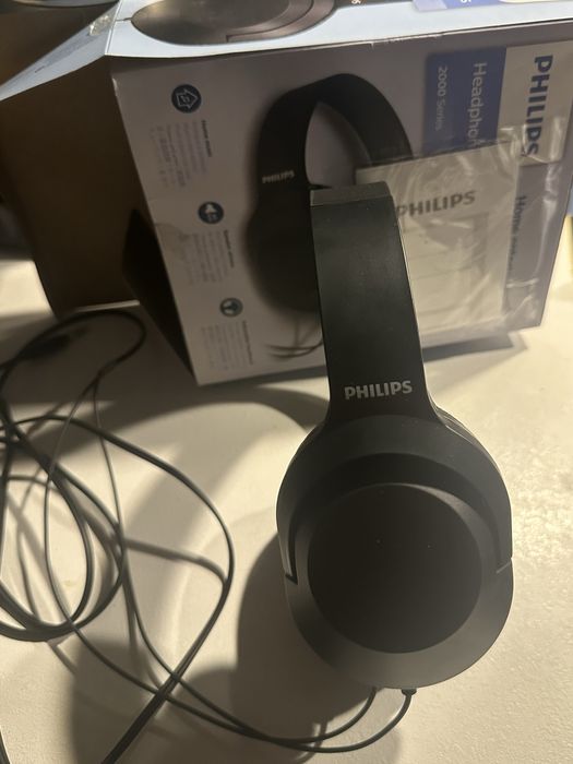 Căsti audio Philips din seria 2000,