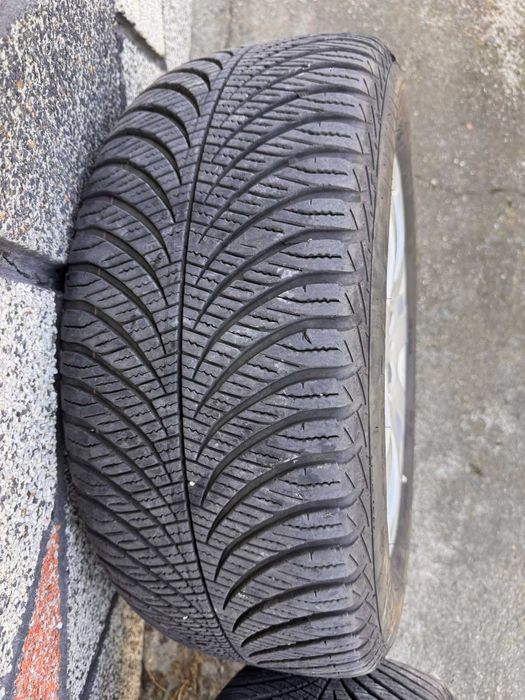 Комплект оригинални алуминиеви джанти Mercedes 17” с всесезонни гуми Goodyear Vector 4Seasons - 235/55/17.