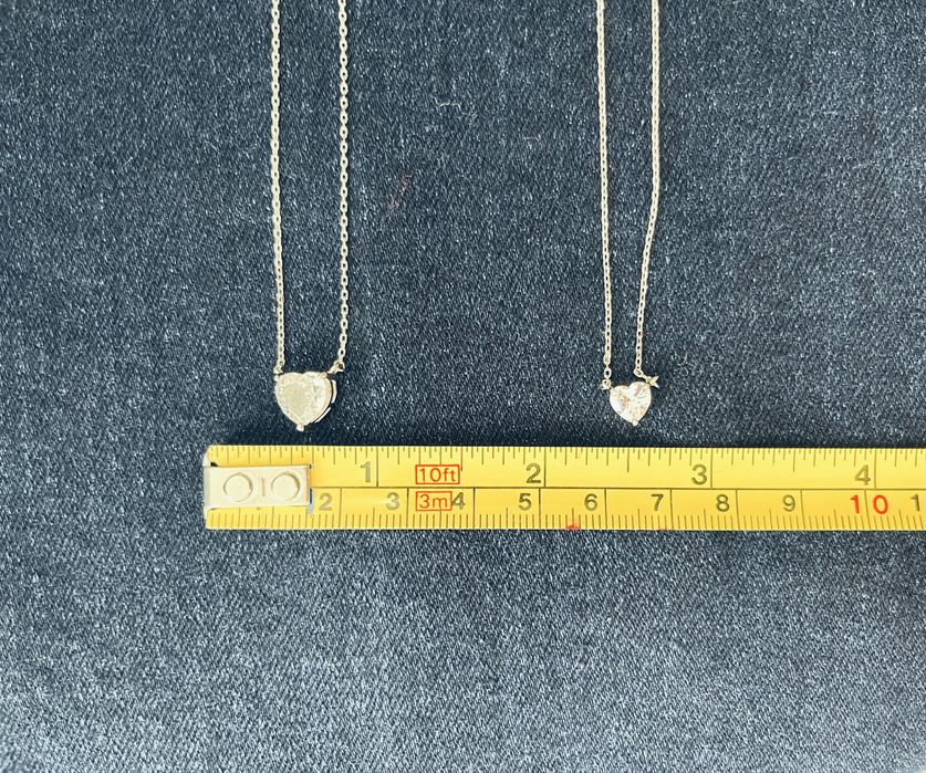 Продавам две сребърни верижки със сърце