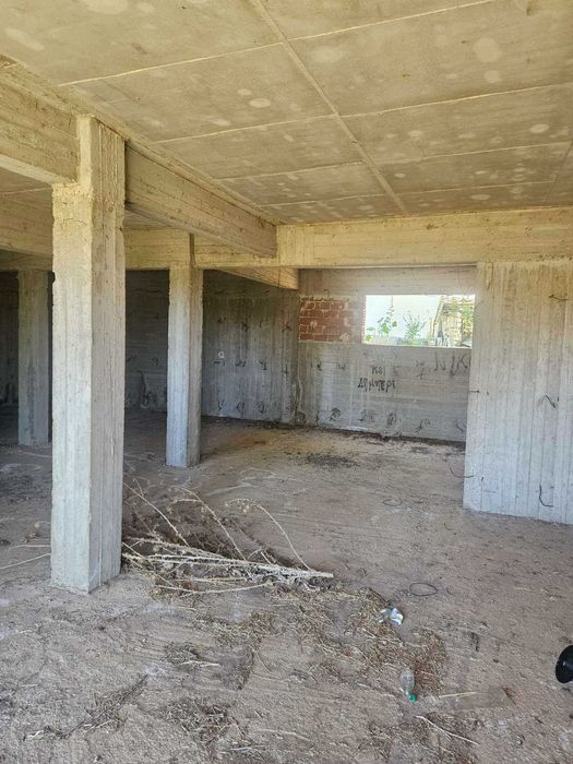 Двуетажна къща за довършване в село Филаделфи, Гърция