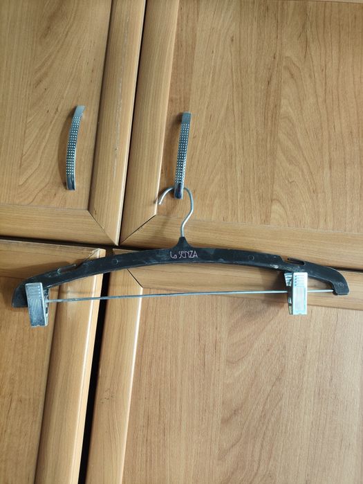 Вешалки -наплечники с креплением