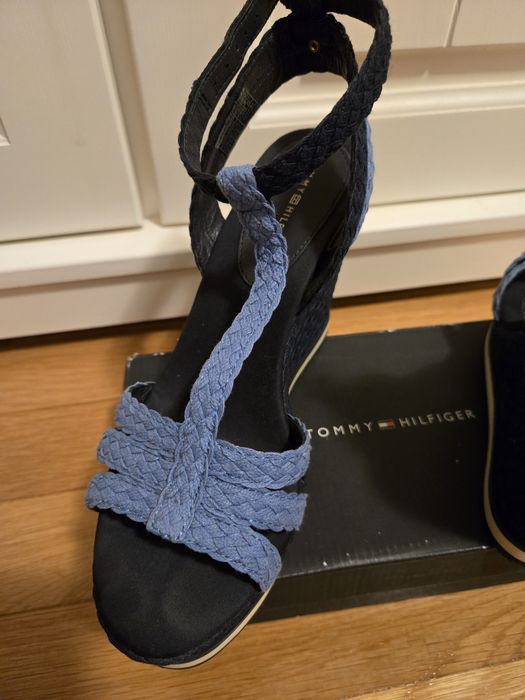 Sandale Tommy Hilfiger, 37, ca noi