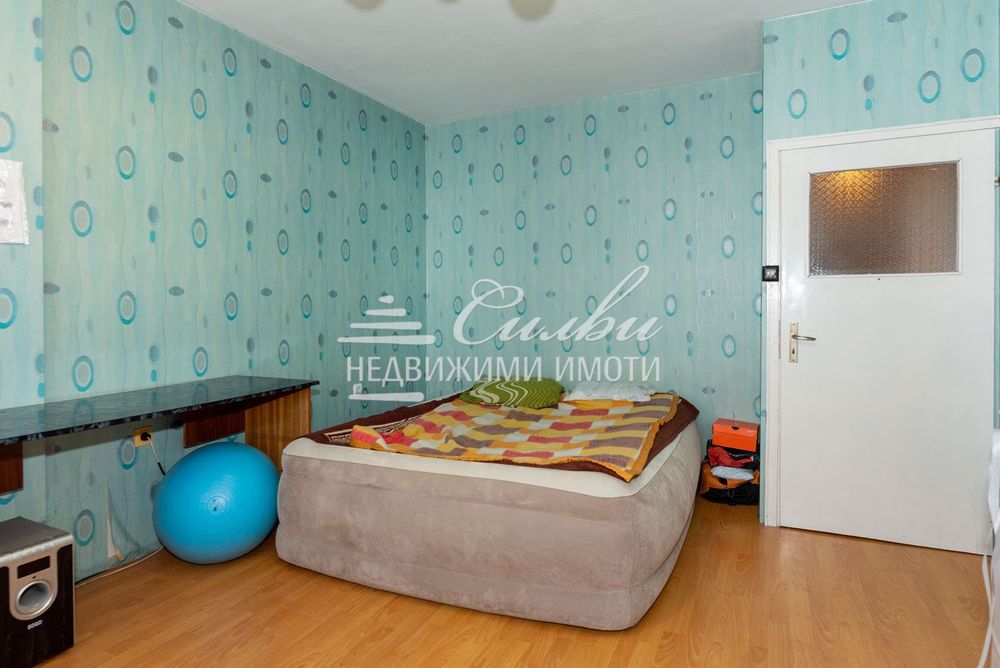 Многостаен СРЕДЕН апартамент – кв.Тракия.