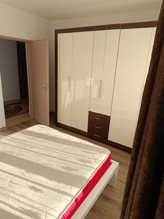 Aaprtament de vanzare 4 camere- Calea Moldovei