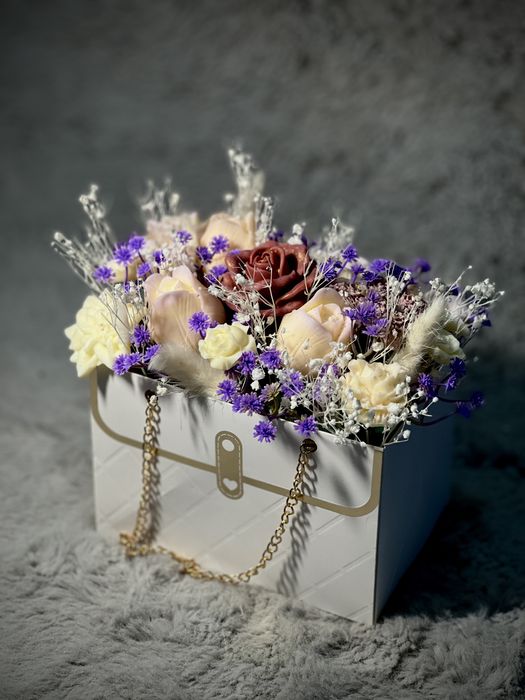 Aranjament din ceara Royal Grace