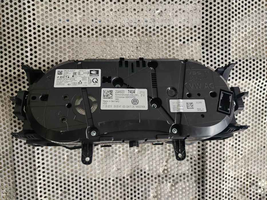 Ceasuri Bord Vw T-Roc 1.0 Benzina Cod 2GAA Dezmembrez Vw T-Roc - Dezmembrari Arad