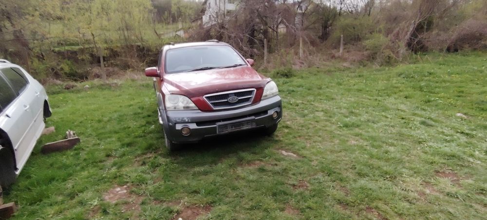 Продавам кия Соренто 2.5 на Части!!!