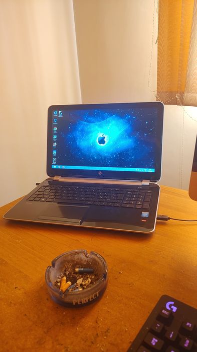 Laptop HP Pavilion 15/ i5/8gb ram/dual GPU/240ssd