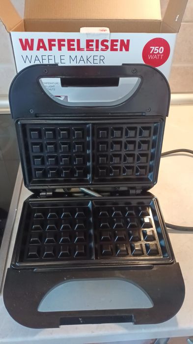 Гофретник Waffle Maker – незалепващо покритие, автоматична температура