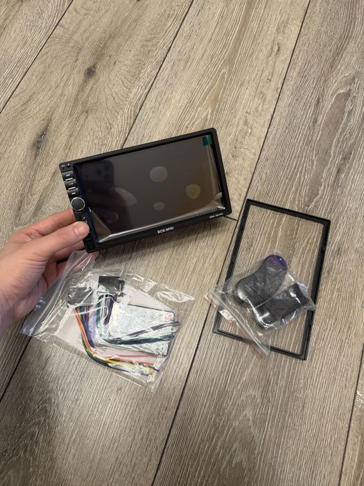 Автомагнитола с экраном, магнитофон универсальный