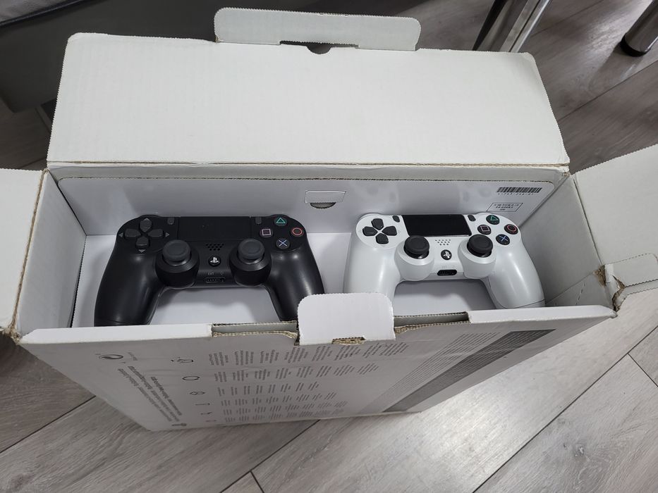 Play Station 4 PRO,  като нов!