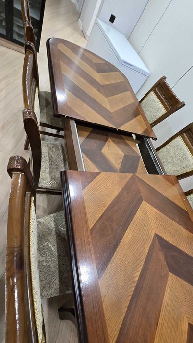 Стол со стульями