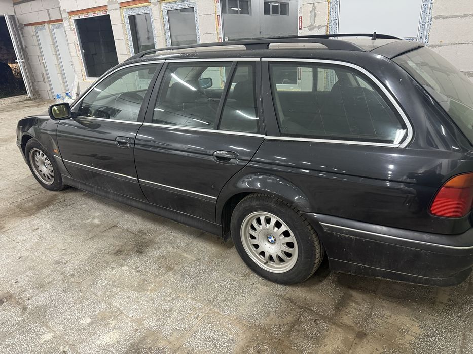 Продавам БМВ 525 ТДС