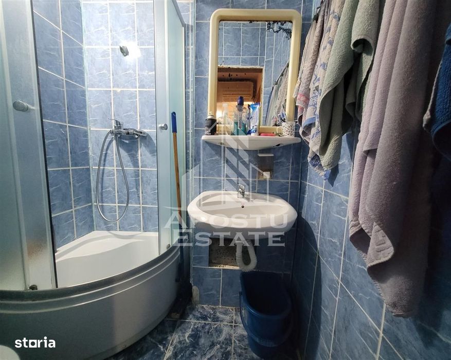 Apartament de vanzare cu 3 camere, 2 bai, zona Bucovina