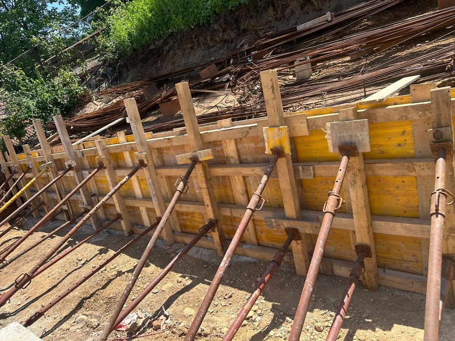 Echipa serioasă executăm case la roșu