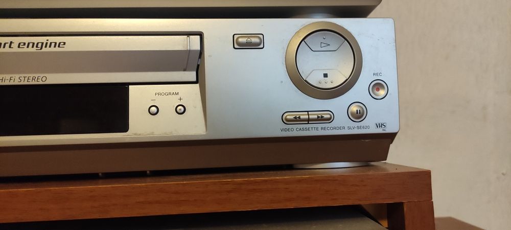 Soni- усилвател с  радиотунер KS800PW, видео с тв тунер -Se620,  DVD-NS32.