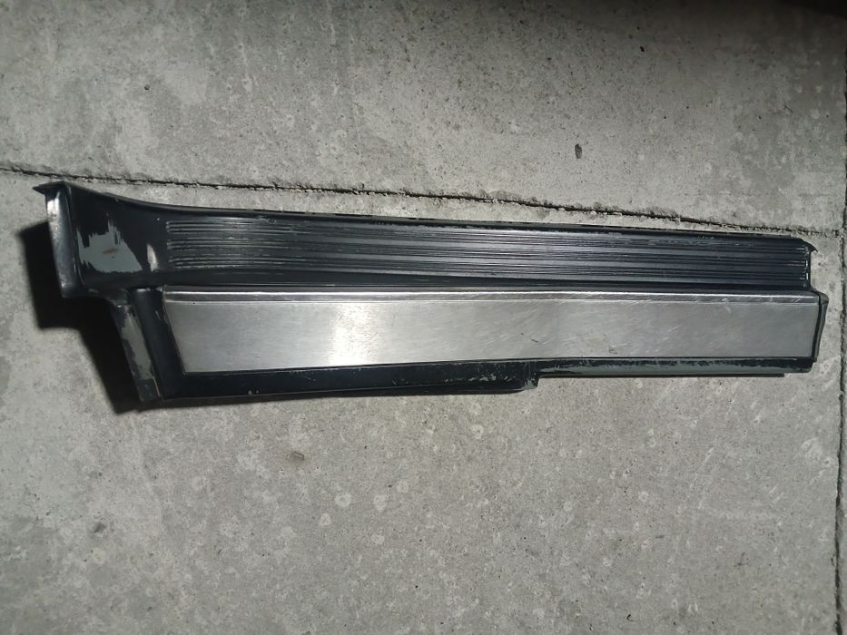 Продам пластик порога Мерседес W140