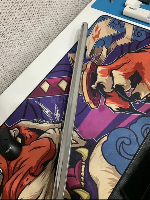 Молдинги багажник W124