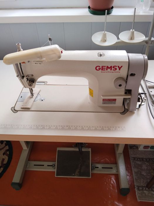 Продаётся швейная машинка