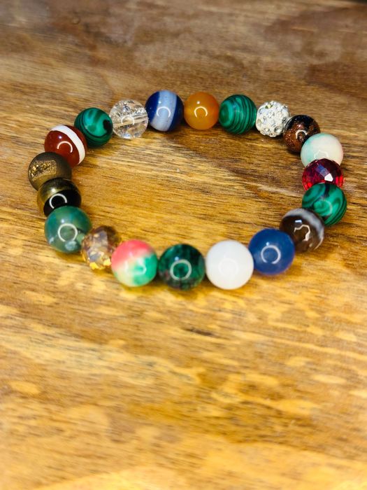 Гривни от естествени камъни и кристали