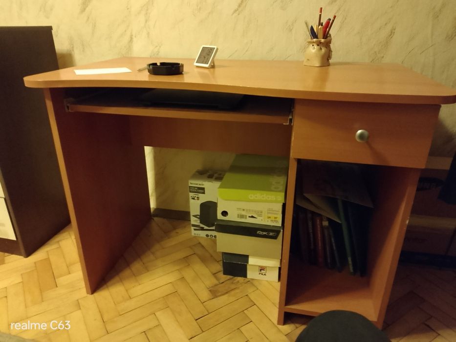 Шкаф с рафтчета, Бюро