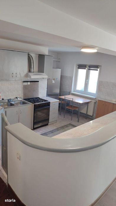 Inchiriez ap. cu 3 camere, 2 balcoane, Zona C.R.Vivo