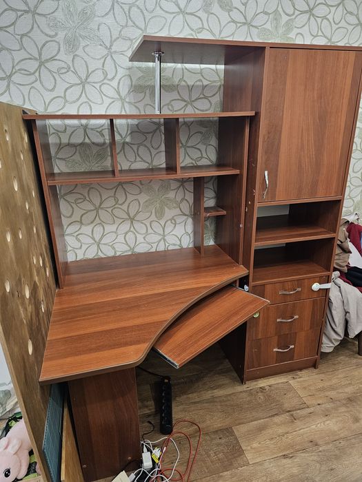 Рабочий стол с пеналом