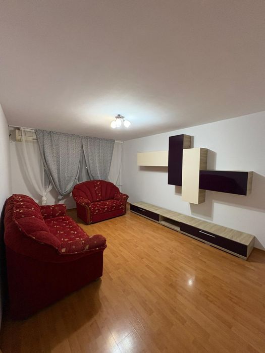 Inchiriez apartament decomandat zona FAR