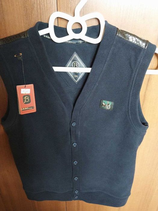 Продается жилетка на мальчика