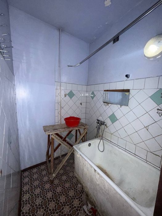 18 kvartal 2 xonali uy sotiladi srochna