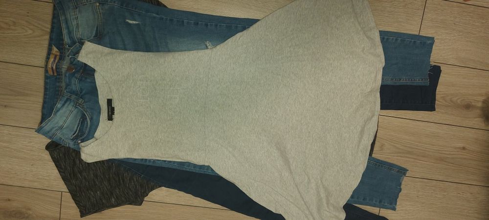 Donez 2 pantaloni și 2 rochii lejere S fete