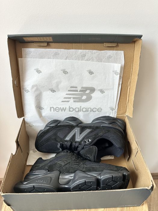 New Balance 9060 Tripple Black - налични размери
