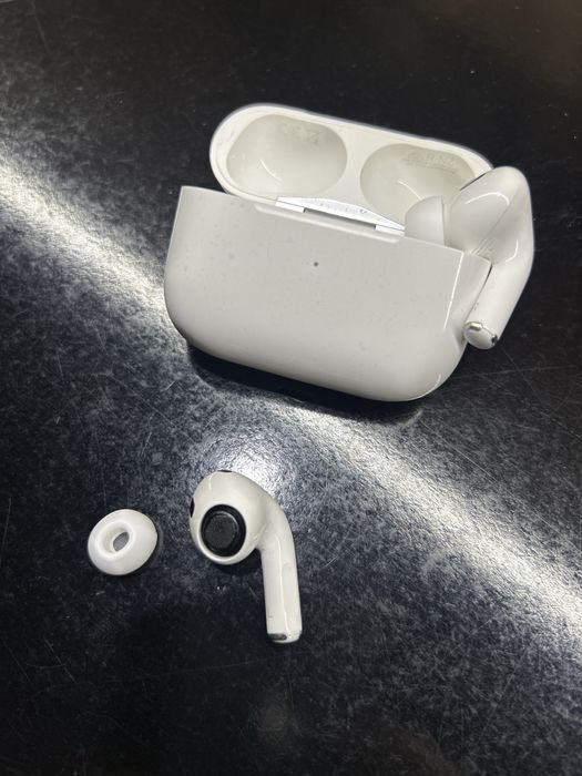AirPods Pro. Luxe
