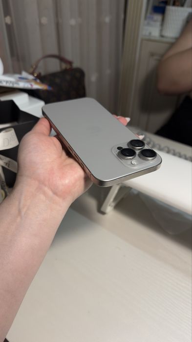 Продам айфон 16 про макс