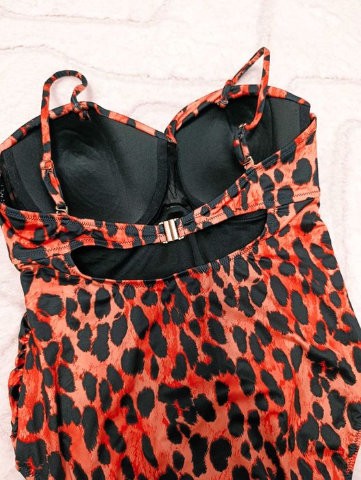 Нов цял бански М