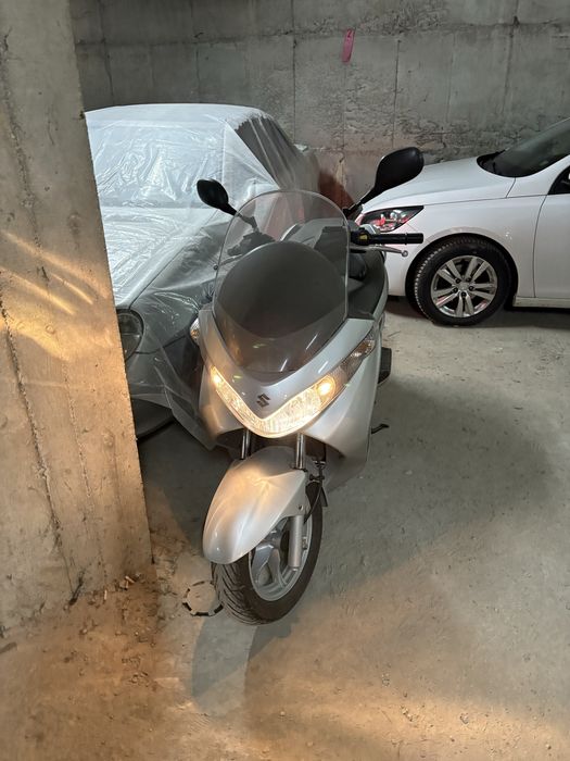 Продавам.  Сузуки  Бъргман 200 кубика 2007г