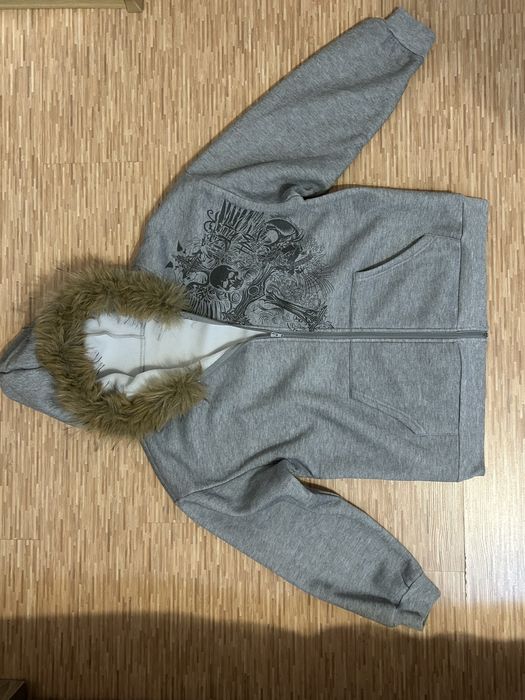 Сив Y2K Vintage суичър с пухена качулка (Fur hood) и принт на черепи