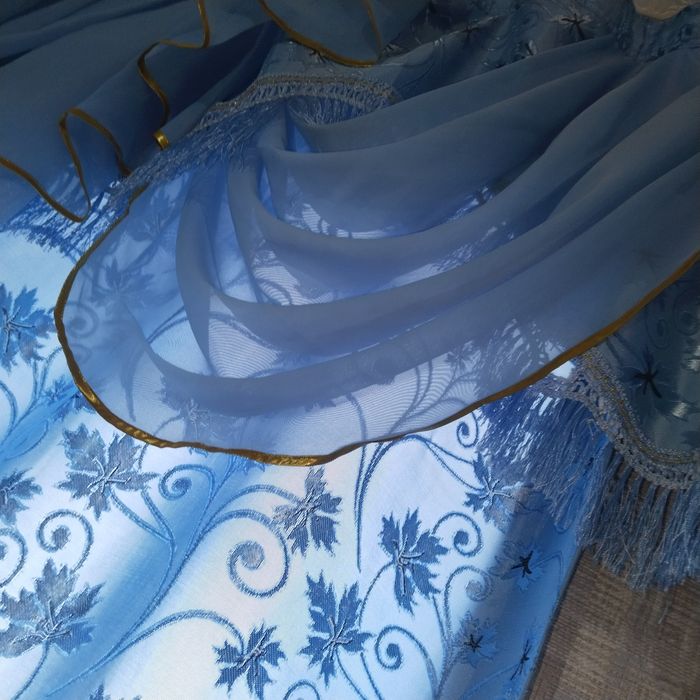 Штор сырты ламбрекинімен сатылады!