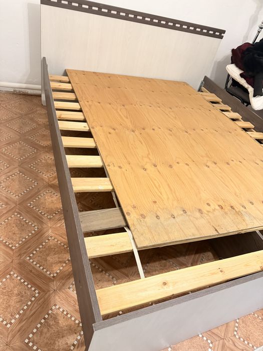 Продам деревянную кровать