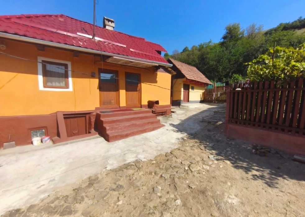 Vânzare  casa în județul  Brașov, comuna Ormenis