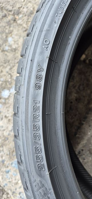4 anvelope vara Bridgestone 255/35/21.Pretul este pe bucata.
