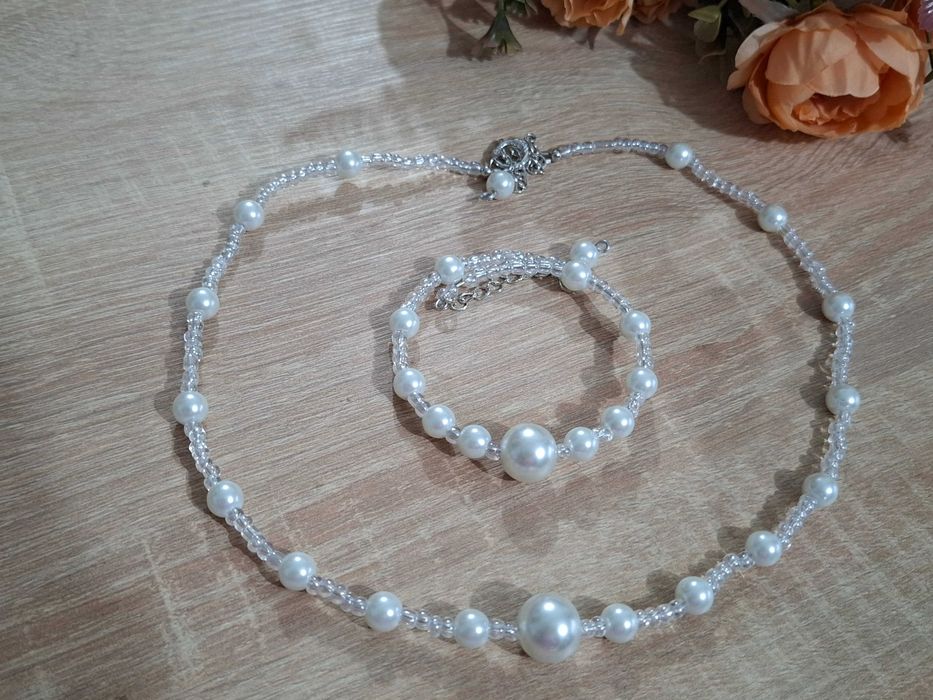 Комплекти колие + гривна със синтетични перли