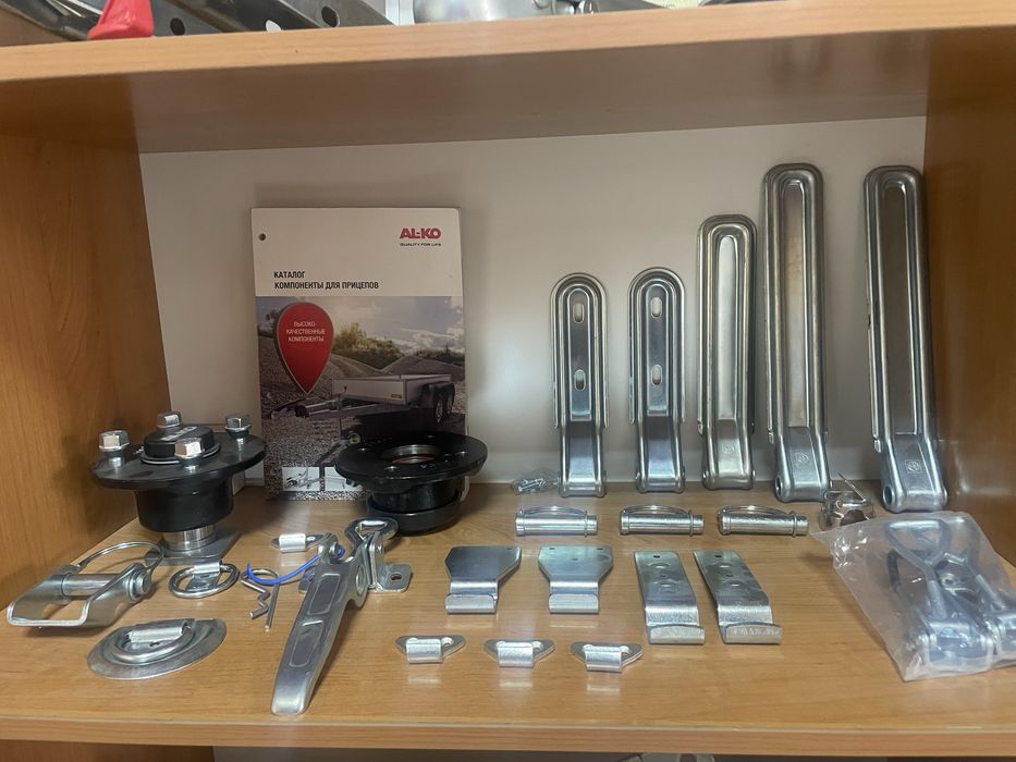 Комплект для сборки легкового прицепа.